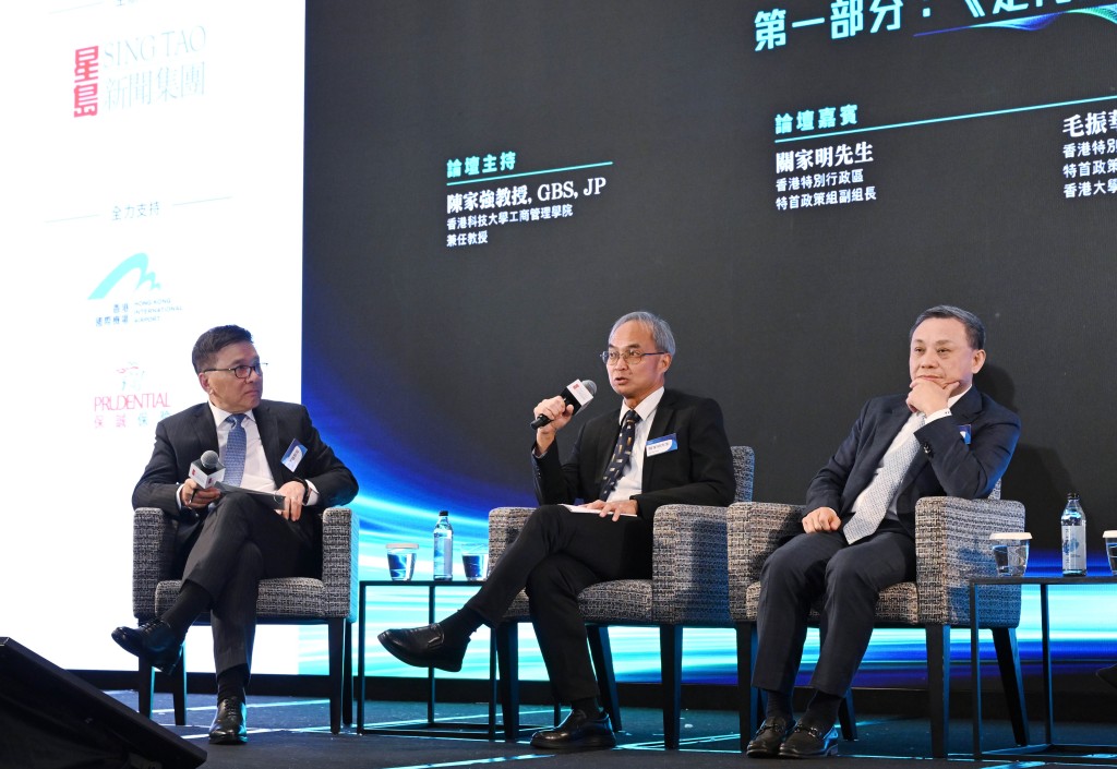 多位嘉賓均同意,協助內企出海不是單純地「走出去」,香港在內企出海後仍有角色。 多位嘉賓均同意,協助內企出海不是單純地「走出去」,香港在內企出海後仍有角色。