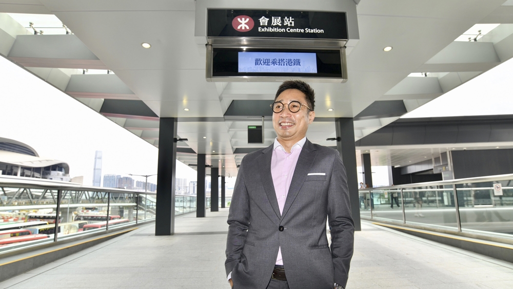 港鐵沙中綫土木工程(南北綫)項目經理林偉德與團隊耗費十年心血建成會展站。