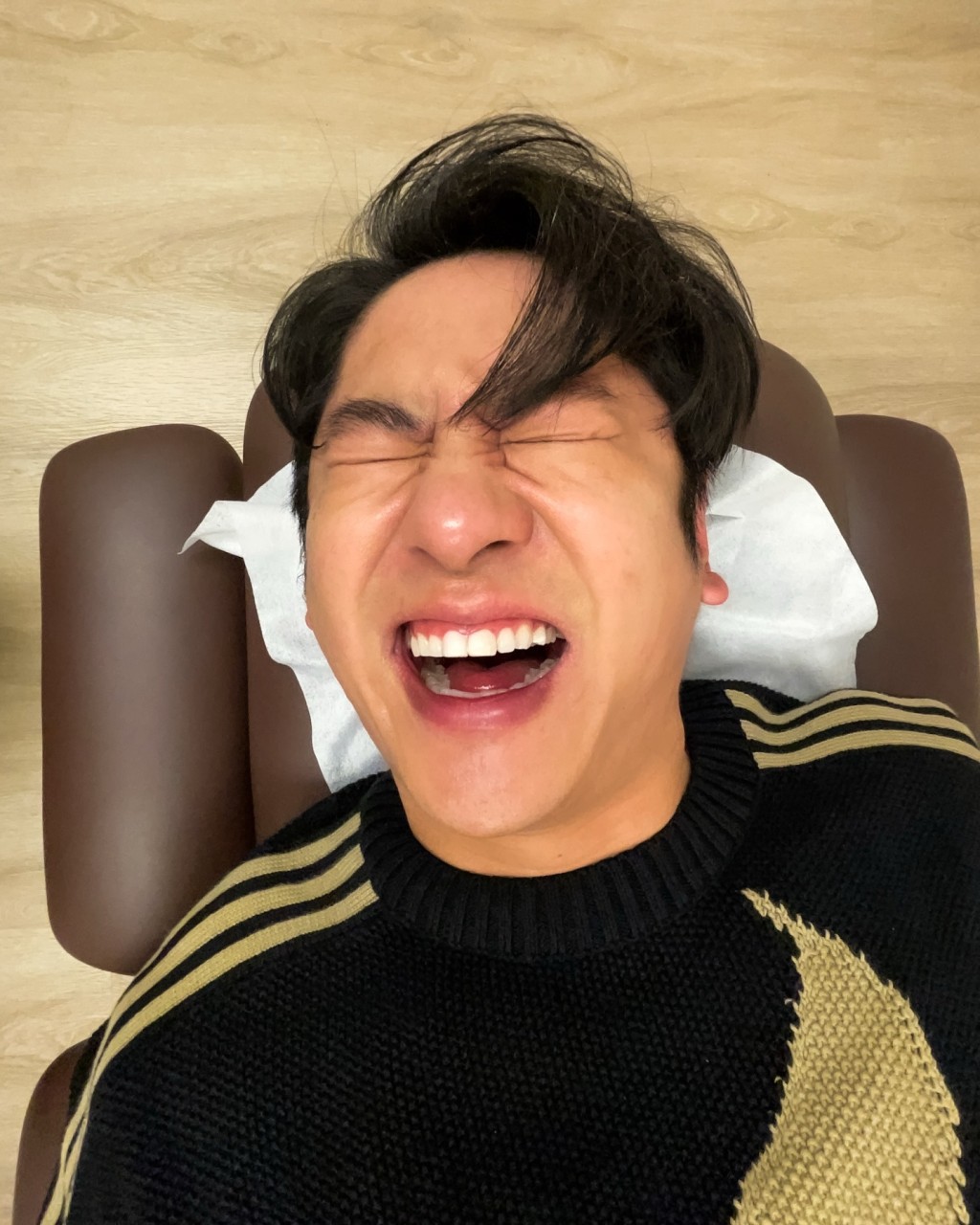 許廷鏗一臉痛苦。