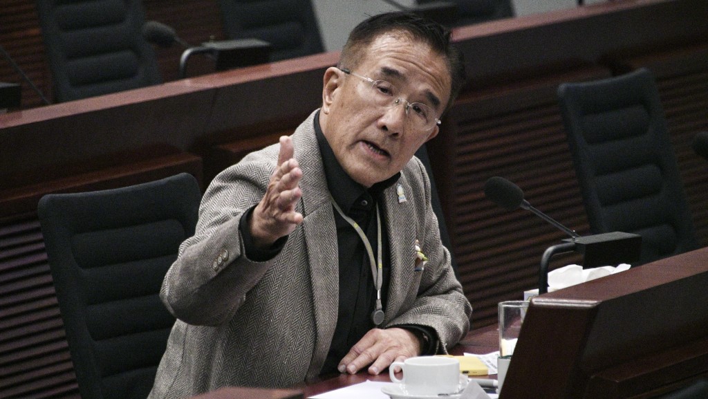 粵車南下︱司機「智駕」雙手離軚影片瘋傳 田北辰質疑宣傳不足 促暫停違規者資格