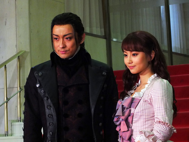 堀北真希於15年與山本耕史「閃婚」,之後與經紀公司約滿便引退當全職主婦。