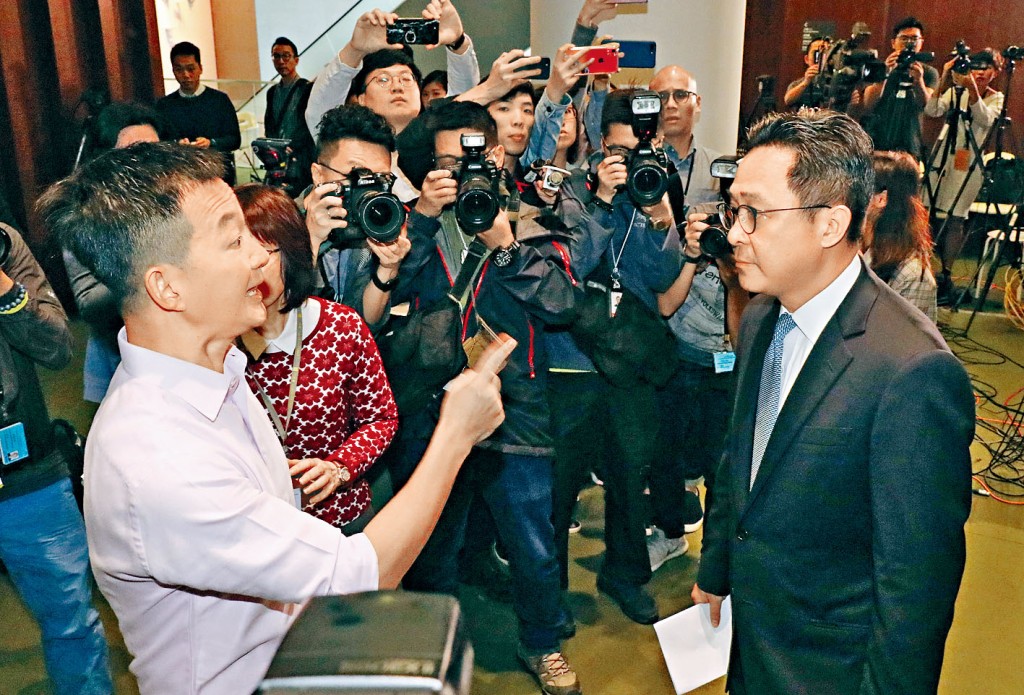 陈志全当面质问陈维安，秘书处的决定是根据《议事规则》的哪一条作出，陈没有回应。