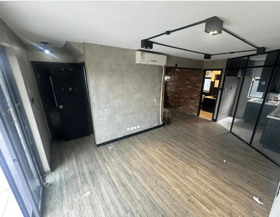 元朗屏山盛屋村453号地下，银主开拍价230万，较估价低28%。