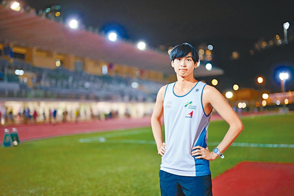 小许从学员转为助教,协助教练指导学员。他说参与计划后更坚持不懈地训练,目光看得更远。