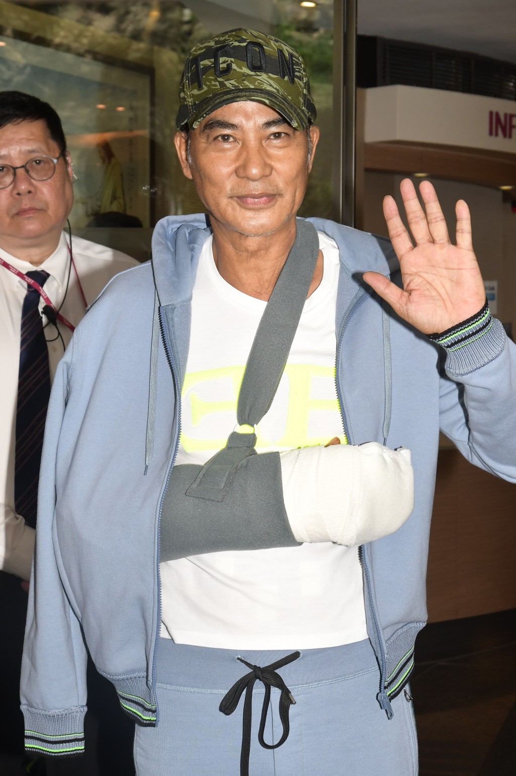 3年幾前喺中山遇襲，華哥右手傷勢仍未百份百康復。