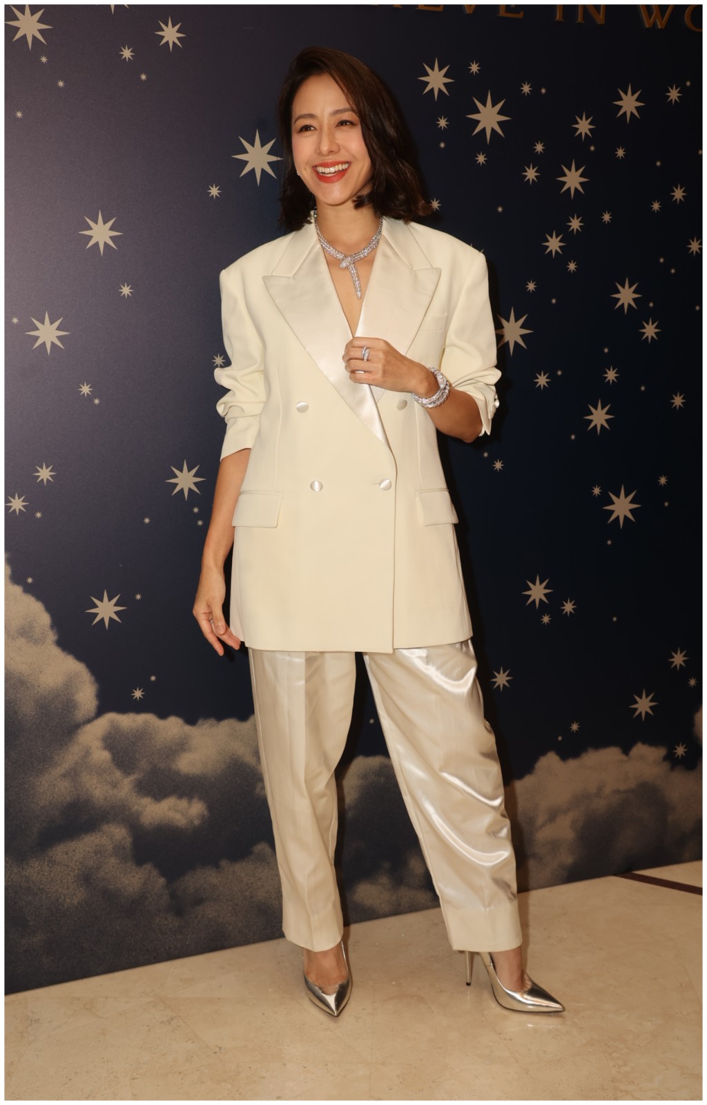 林嘉欣到珠宝品牌BVLGARI中环置地遮打旗舰店出席“I Believe In Wonder”圣诞派对。