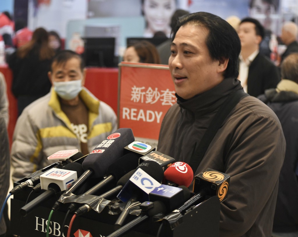 歐先生指換了約3000元，主要派給親戚，形容現場很熱闹，流程順暢。