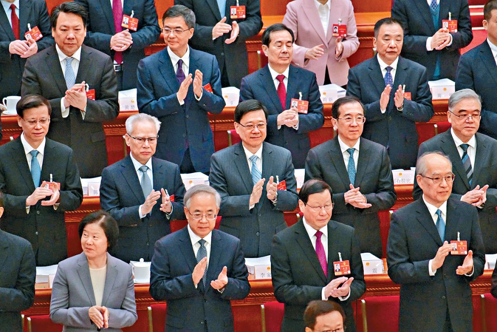 特首李家超出席兩會開幕儀式，早前稱15個政策局均會成立小組編製首份五年規劃。