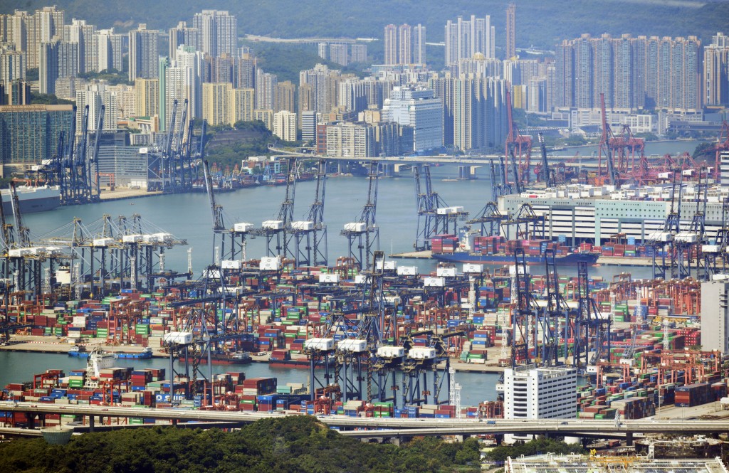 2023年香港物流業總收益為5,215億元,佔本地生產總值約2.8%。 2023年香港物流業總收益為5,215億元,佔本地生產總值約2.8%。