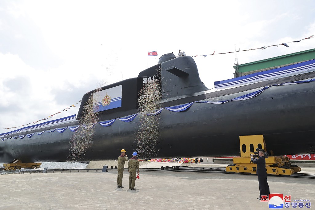 北韩首艘战术核潜艇下水，南韩军方研判不能实际运作。美联社