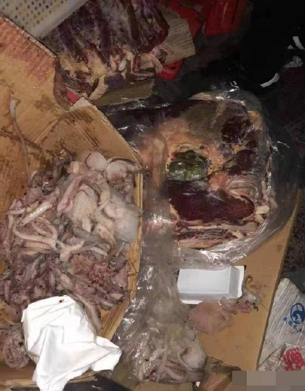 部分食物已發霉。網圖