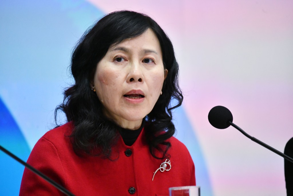 陳美寶指，實施初期確有司機不適應環境，包括違規啟動自動駕駛功能等情況。運輸署已發出電子通知提醒相關注意事項。。資料圖片