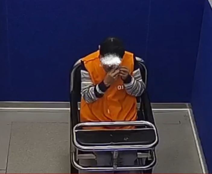 吉林7旬老翁扮女人零元购被捕。抖音＠延边广播电视台