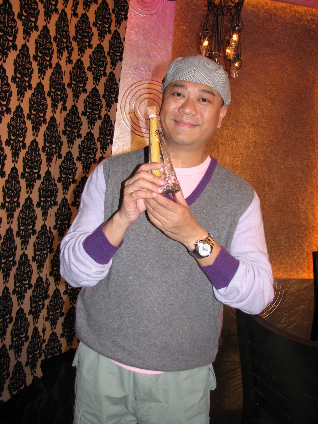 歐陽震華是首位入圍國際艾美獎的香港男演員。