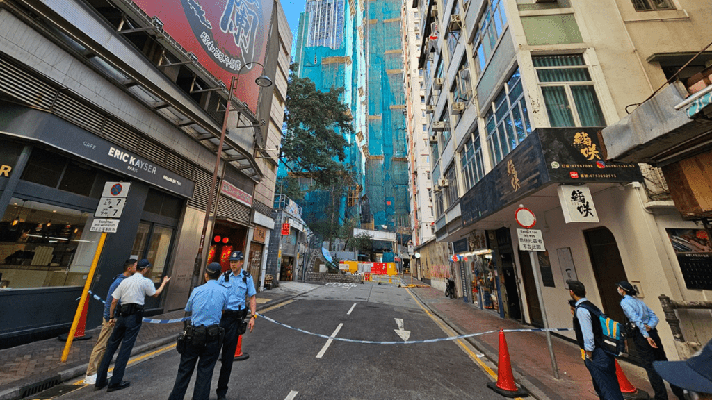 尖沙咀海員之家重建地盤天降玻璃 。