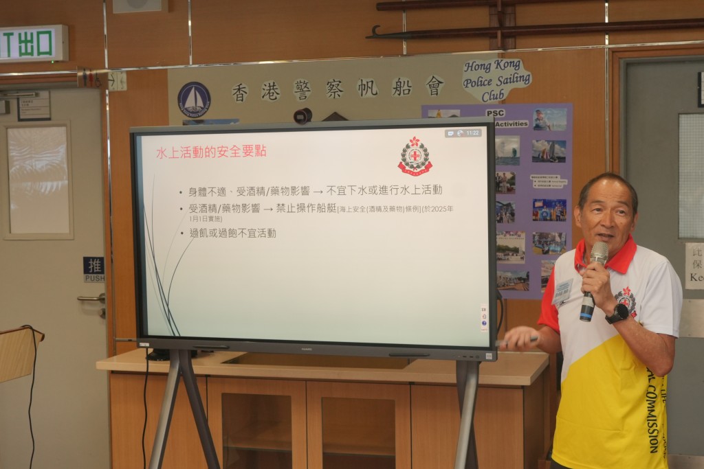 中國香港拯溺總會黃卓然分享處理傷者的急救技巧。