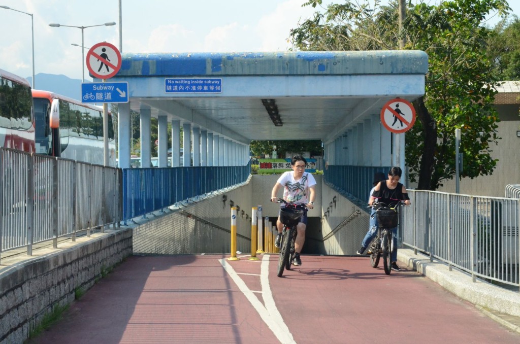 單車女科學園隧道炒車頭部重創昏迷。