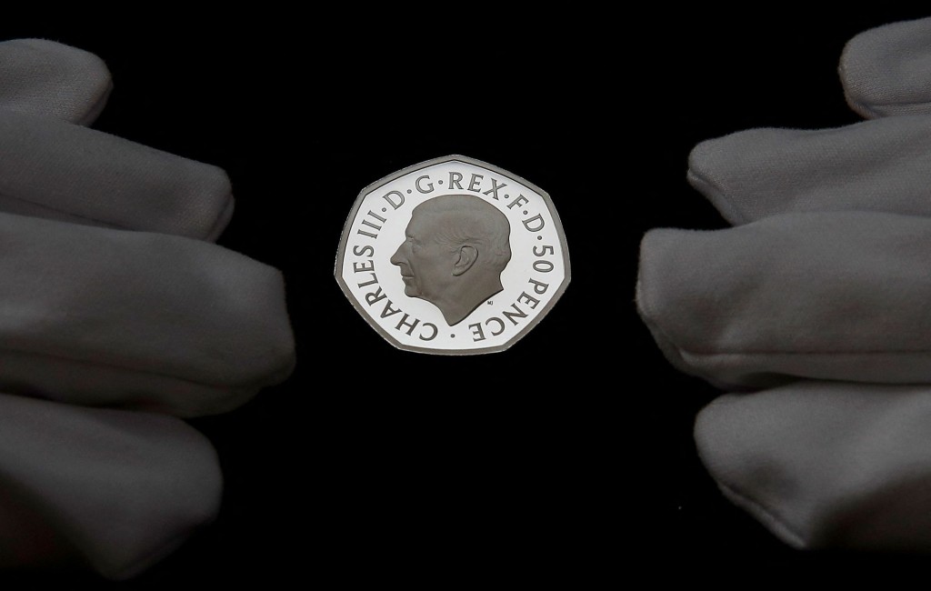 新硬幣將會陸續取代已經流通了大半個世紀的女皇頭硬幣。路透