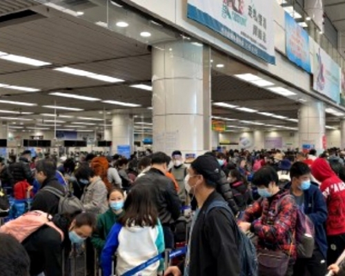 深圳灣口岸逼爆。網圖