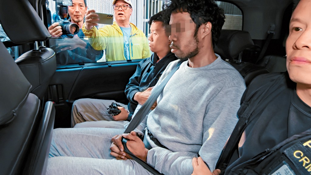 警方在深圳灣口岸接收由內地執法機關移送返港的疑兇後，以涉嫌謀殺將其拘捕，帶署扣查。