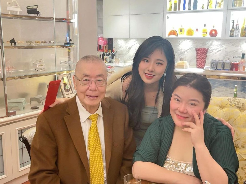黎佩琳大晒國寶級鋼琴大師劉詩昆與太太孫穎的合照。