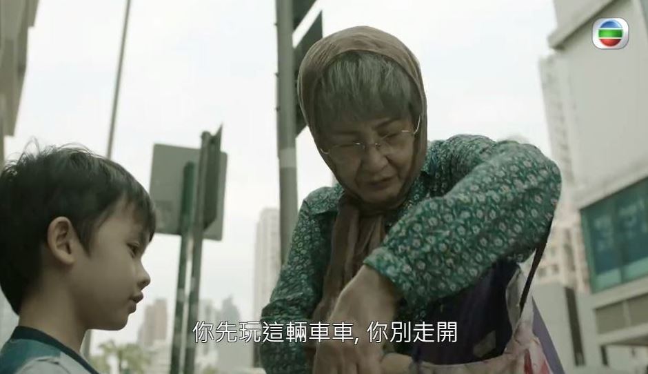 馮素波的一段故事也很感人。