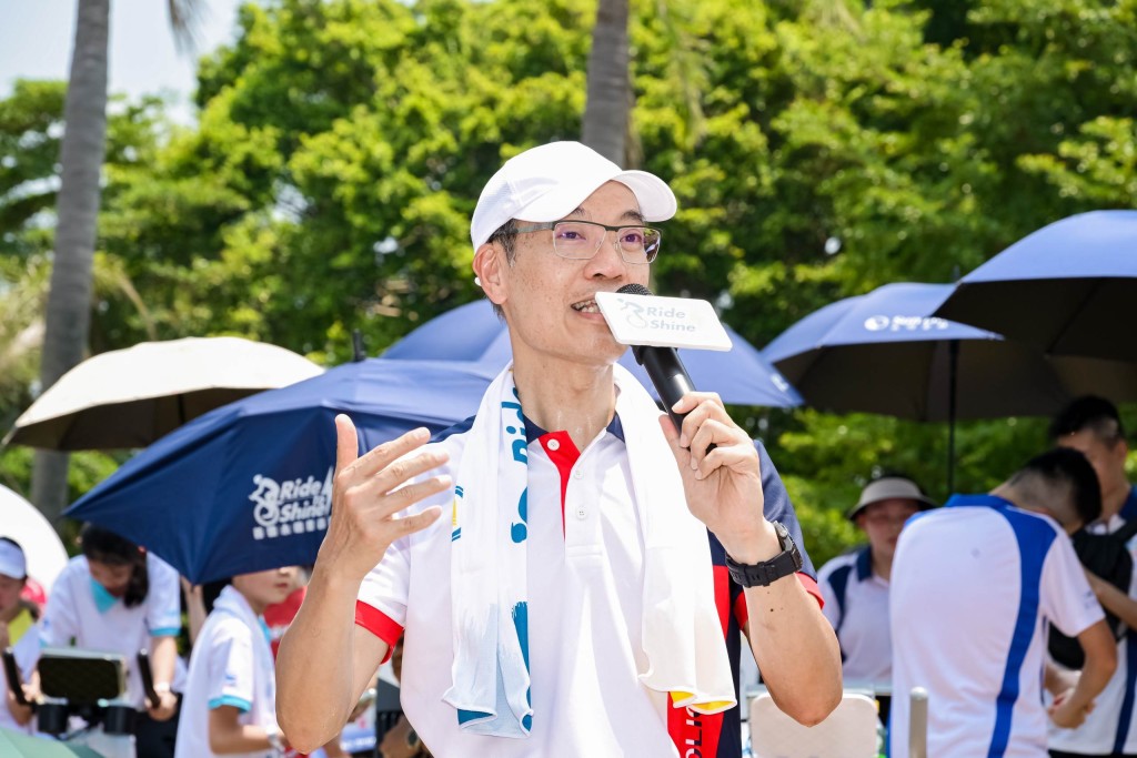 香港警務處副處長(行動)葉雲龍期望少年警訊透過賽事與挑戰,用行動展示對香港的愛與承諾。 香港警務處副處長(行動)葉雲龍期望少年警訊透過賽事與挑戰,用行動展示對香港的愛與承諾。