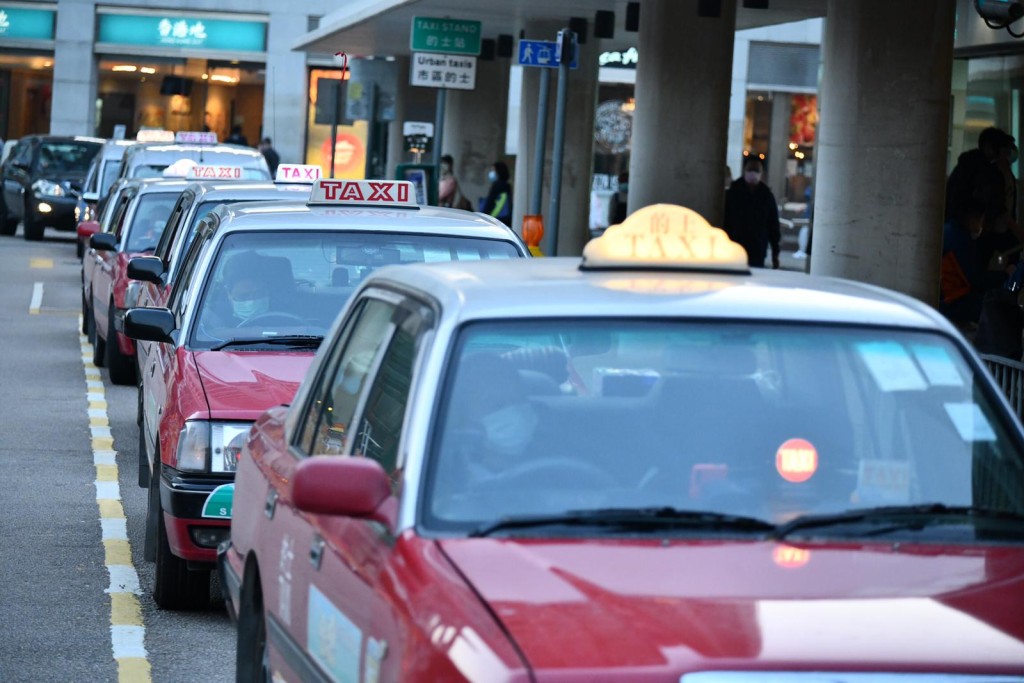 东涌巿中心交通相当挤塞。