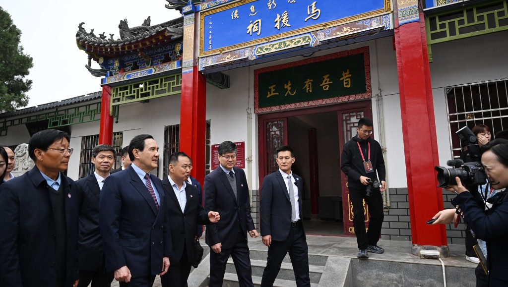 馬英九昨日參觀陝西扶風馬援祠。