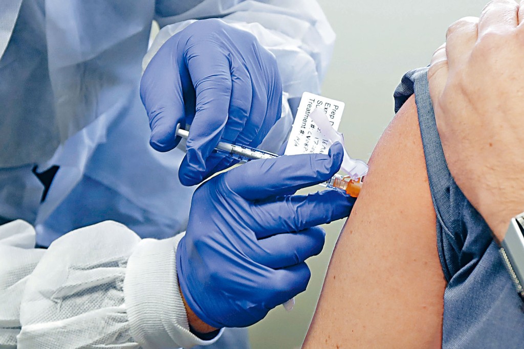 許樹昌籲高危組別人士盡快接種疫苗。資料圖片