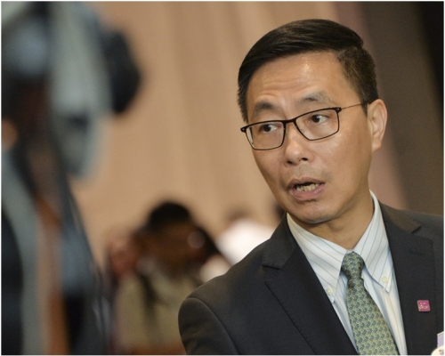 楊潤雄鼓勵考生反思在應付文憑試過程中學到甚麼。