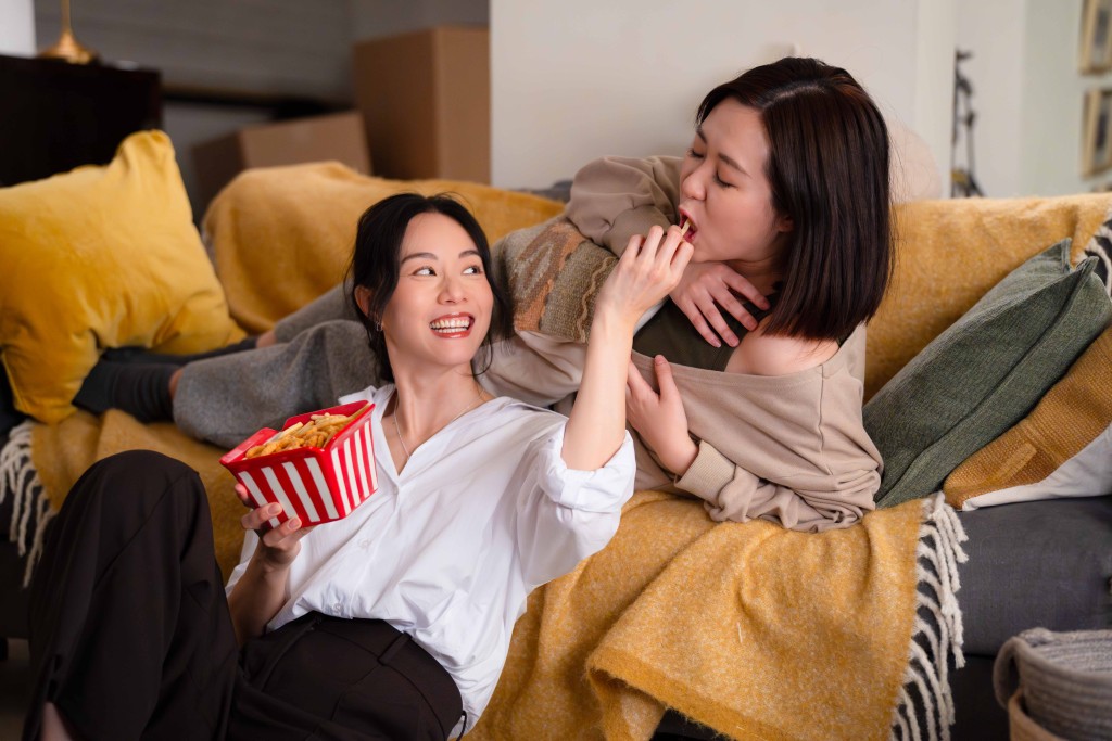 MV中會出現童年和老年的Stephy，從而帶出「珍惜」的人生課題。