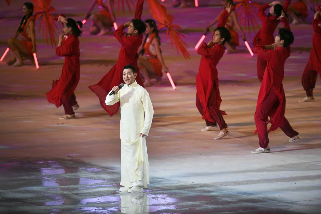 第十五屆全國運動會開幕式在廣東奧林匹克體育中心舉行。陳浩元攝