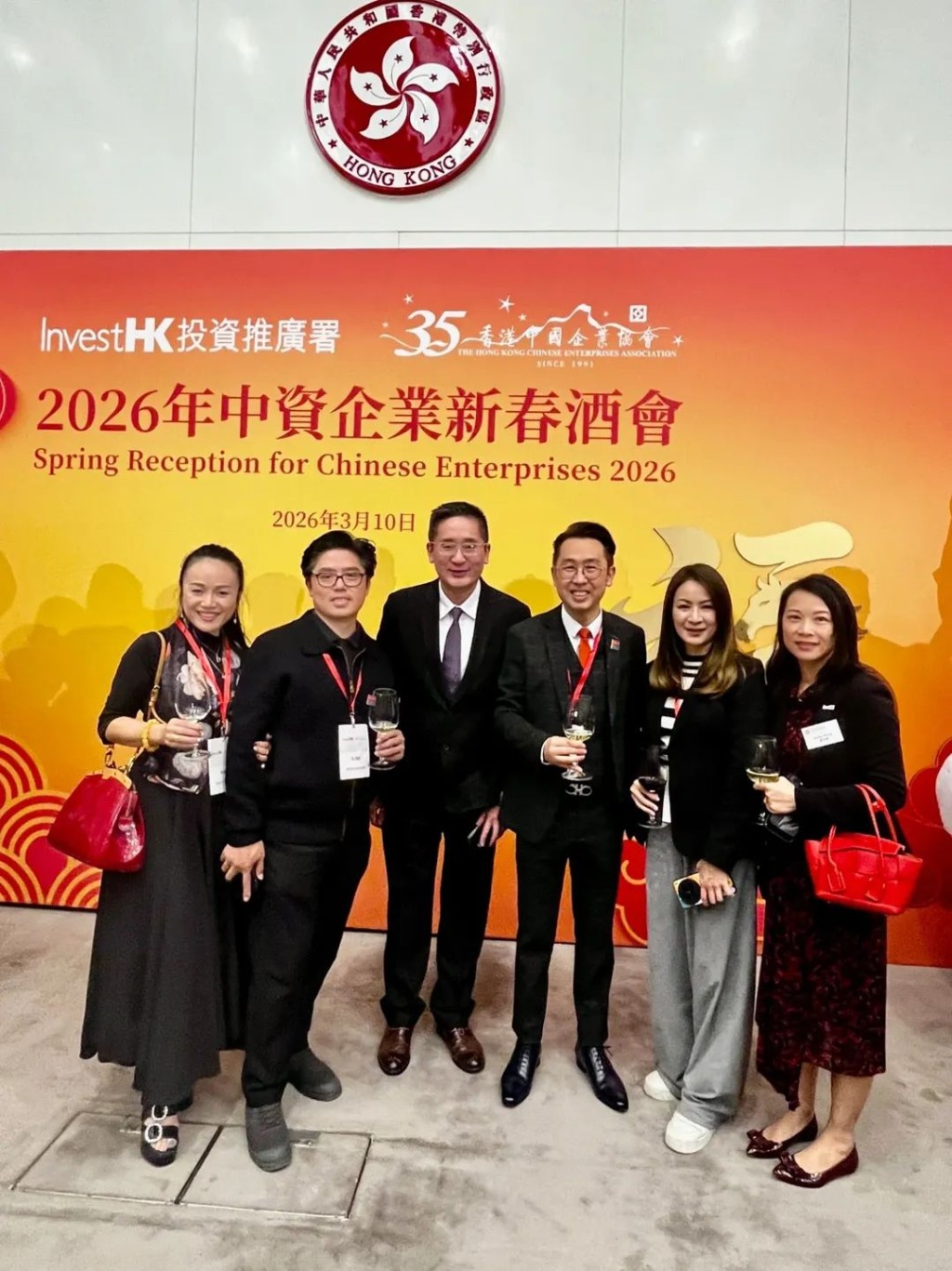 李焯寧投身政界後，人脈越來越廣。