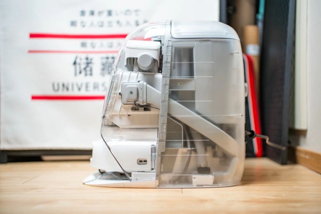 透明外殼的設計表達了大疆特有的工業美學，但長時間使用後，外殼的耐用性如何還需要時間檢驗。