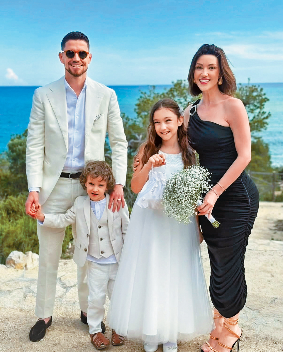 Ada是Catherine（右一）與祖迪羅所生的女兒。