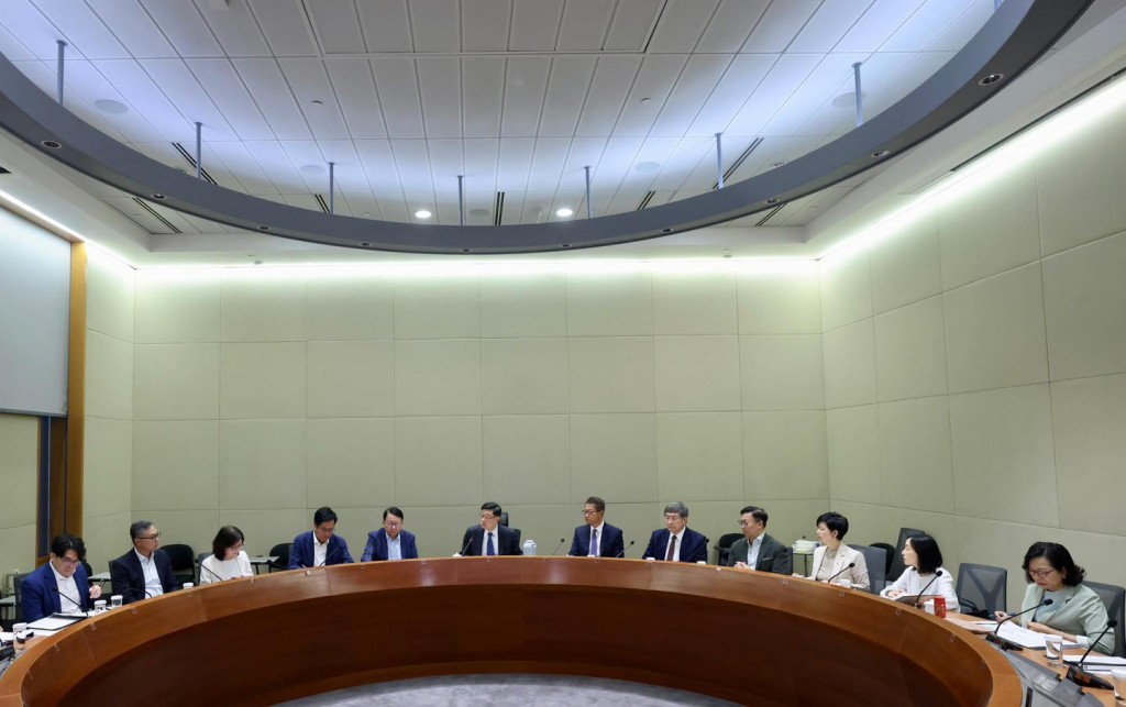 行政長官李家超召開高層督導會議。李家超fb 行政長官李家超召開高層督導會議。李家超fb