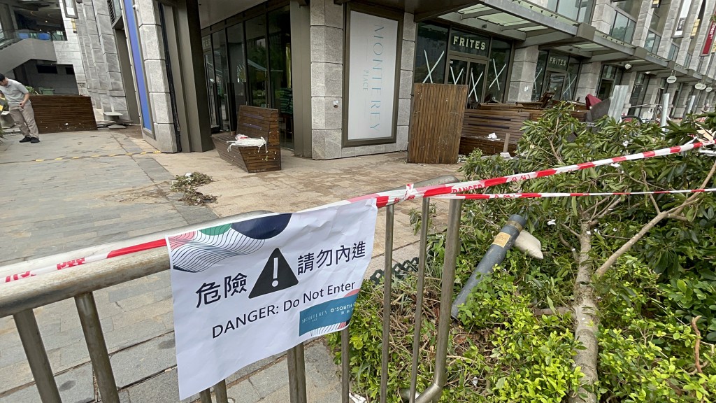 臨海餐廳災情嚴重。楊偉亨攝