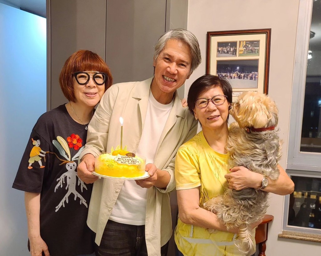 近來忙於拍劇的林嘉華昨日（2日）沒通告，可與太太劉寶珍及三家姐慶生。