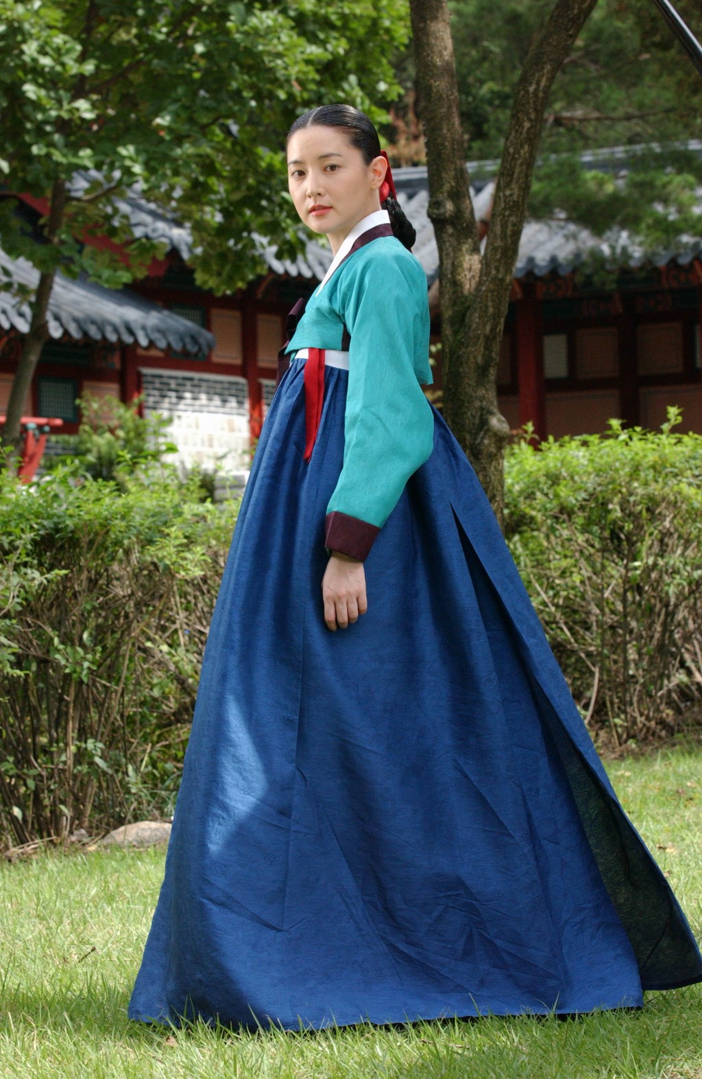 李英爱（左）主演的韩剧《大长今》当年在亚洲各地掀起「长今热」，带动韩流闯入全世界。