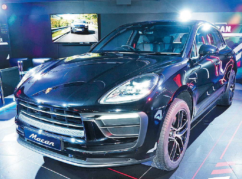 ■現場展示黑色車為入門Macan，定價$739,000起。

