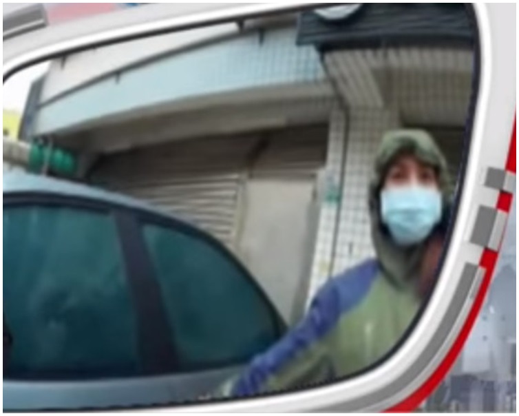 妻子急忙求助警方。