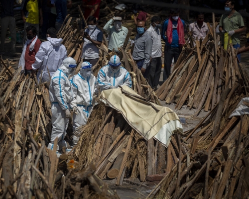據印度官方資料，每分鐘就有1.95人因染疫而身亡。AP圖片