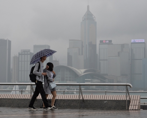 預料一股偏東氣流會在隨後一兩日為廣東沿岸帶來幾陣驟雨。資料圖片