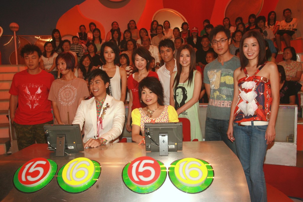 森美与小仪2006年主持首个TVB节目《15/16》大受欢迎！
