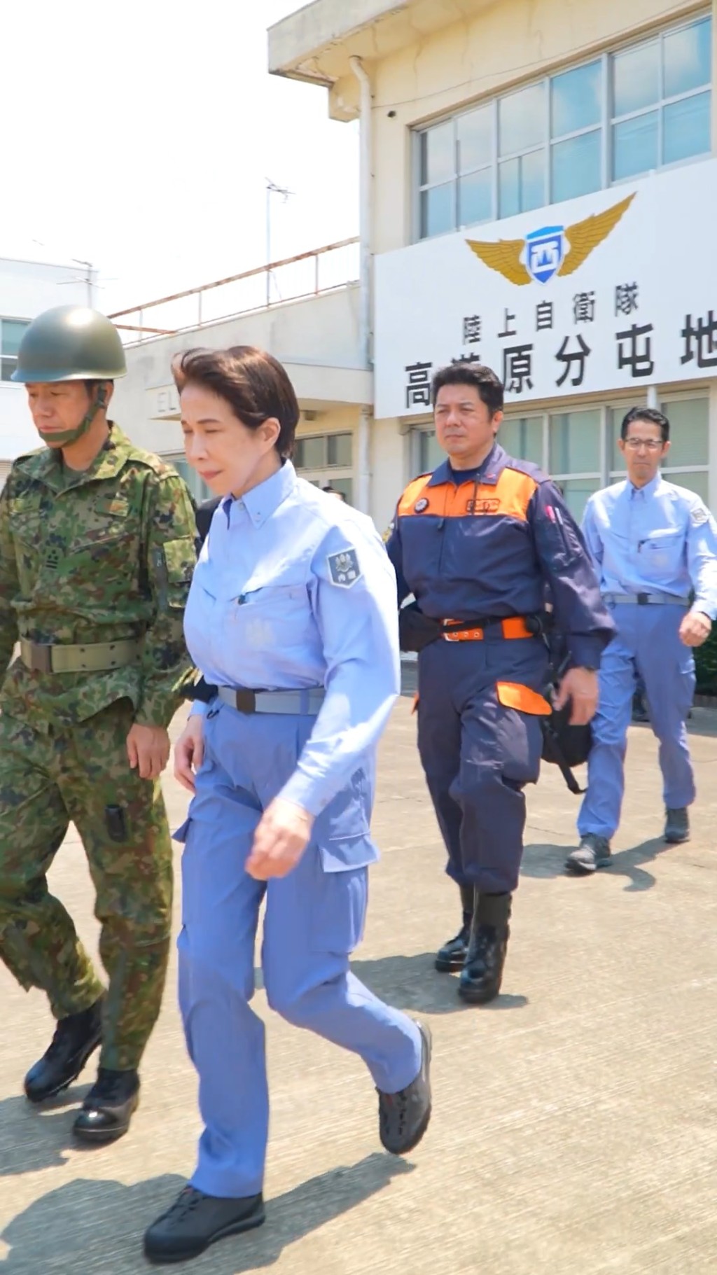 高市早苗视察灾区片配钢琴音乐挨批。X@首相官邸 高市早苗视察灾区片配钢琴音乐挨批。X@首相官邸