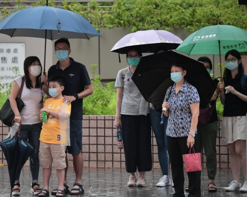 天文台預料本港地區今日大致多雲,有幾陣驟雨。資料圖片