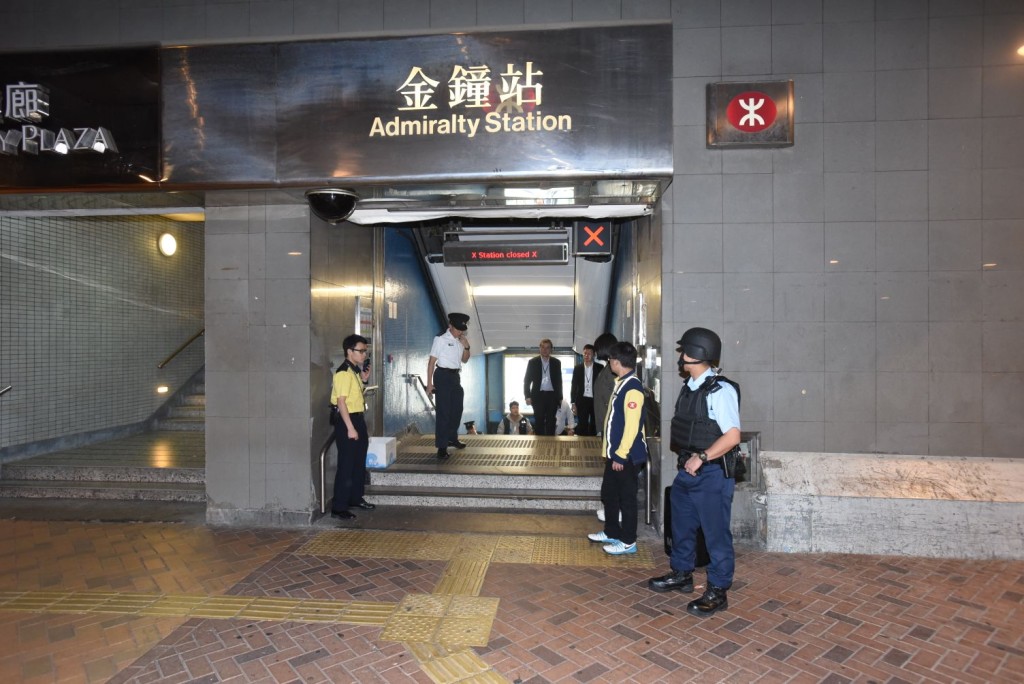 警金鐘站反恐演習,400人跨部門參與。