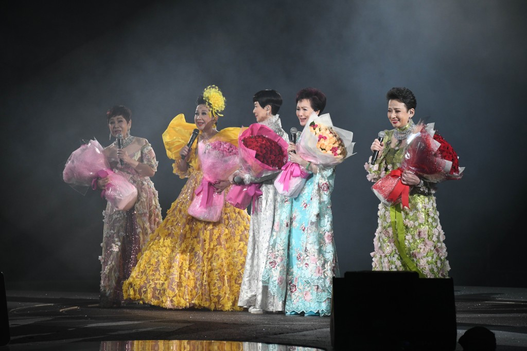 2018年薛家燕開紅館騷，馮素波、沈芝華、陳寶珠、王愛明等上台做嘉賓。