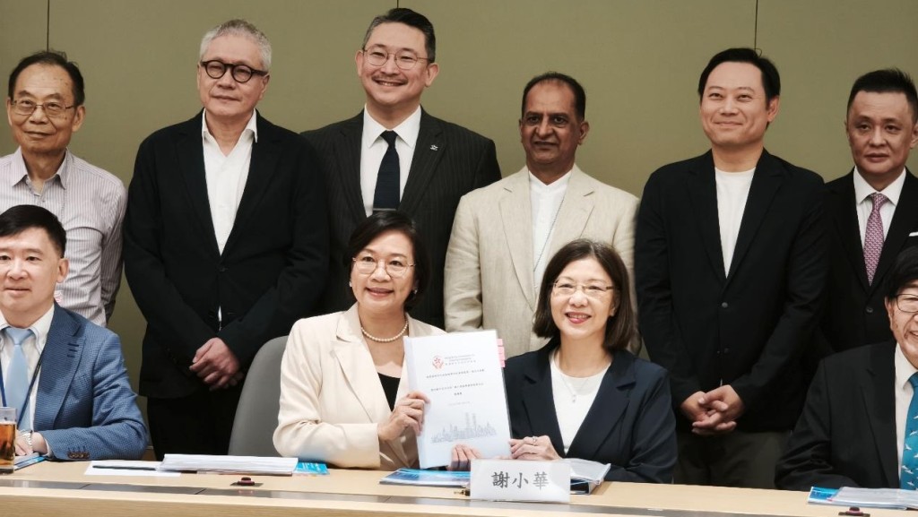 梁美芬聯同香港對外交流友好協會提交首份五年規劃建議書 倡設專項基金及民間外交學堂 服務國家「十五五」發展大局